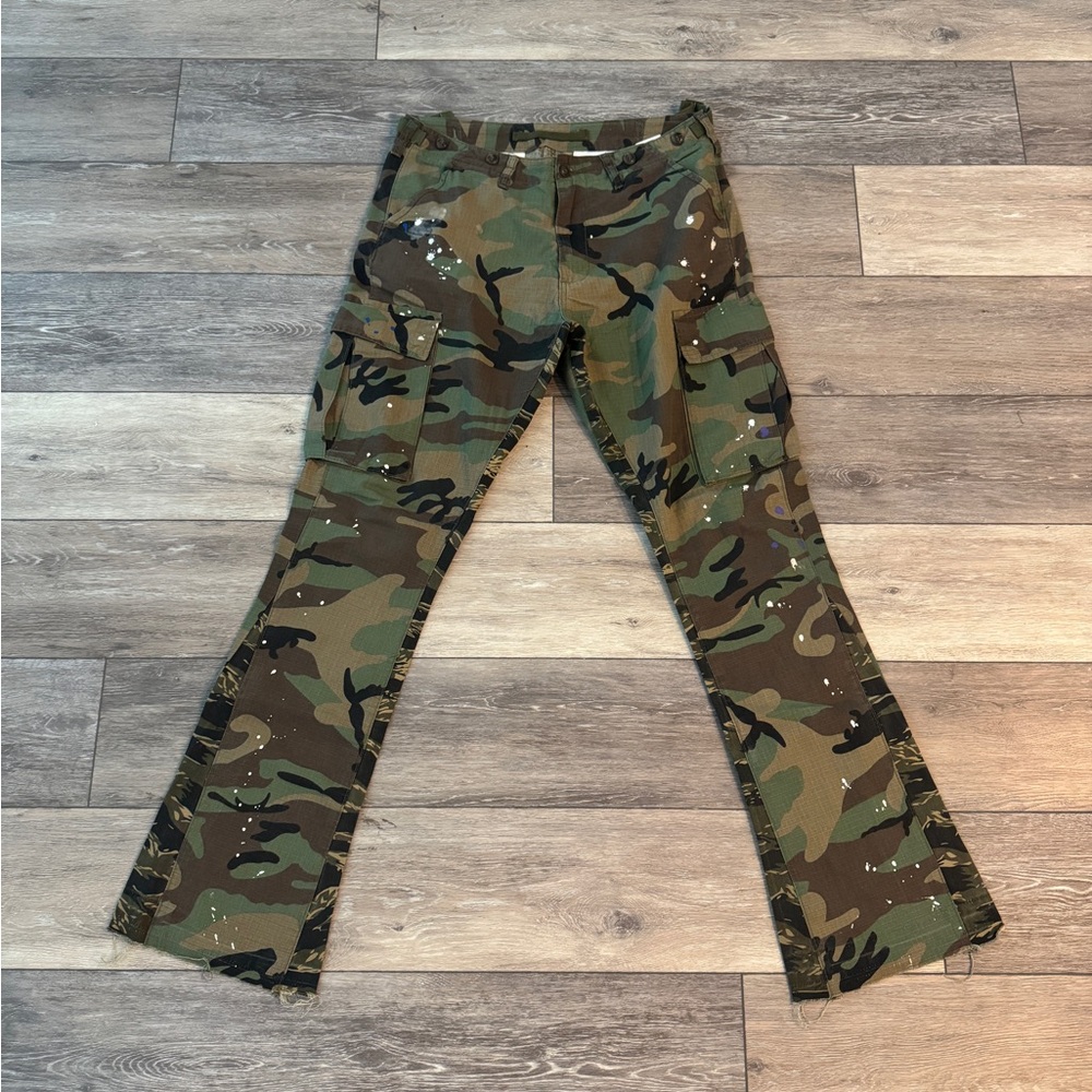 MNML Camouflage Cargo Pants